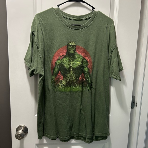 XL Swamp Thing Green Graphic T-Shirt - Picture 1 of 2